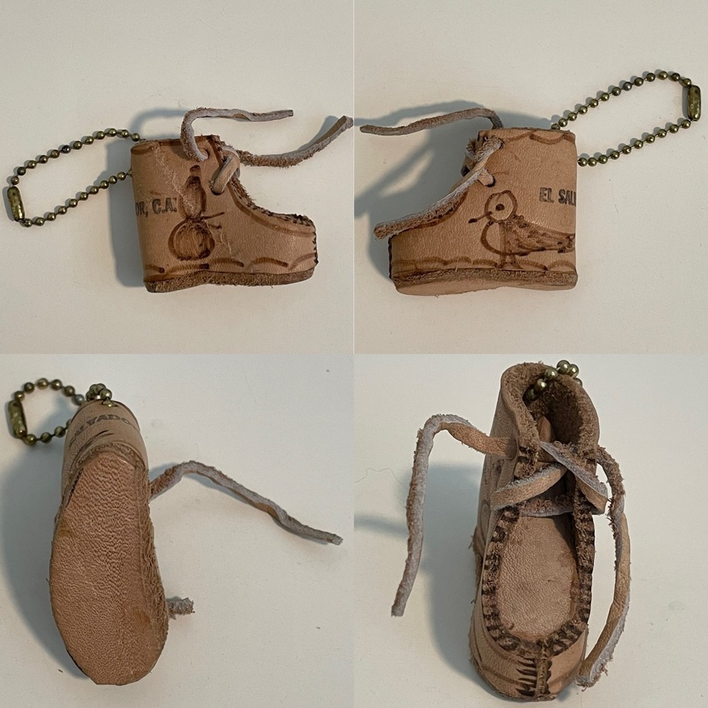 El Salvador, C.A. Brown Leather Mini Boot Souvenir Keychain with Laces & Chain - Picture 2 of 10